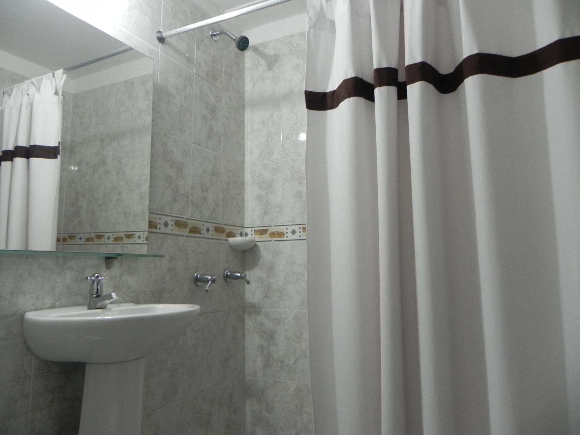 Hostal Tamarindo Inn Medellin Bagian luar foto