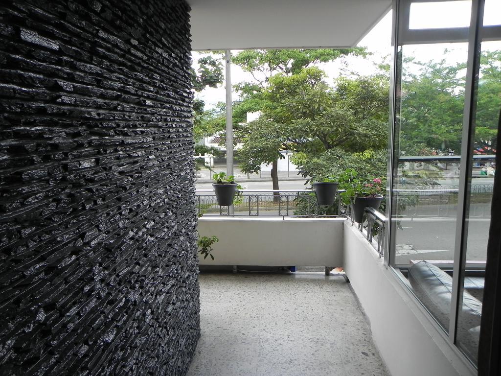 Hostal Tamarindo Inn Medellin Bagian luar foto