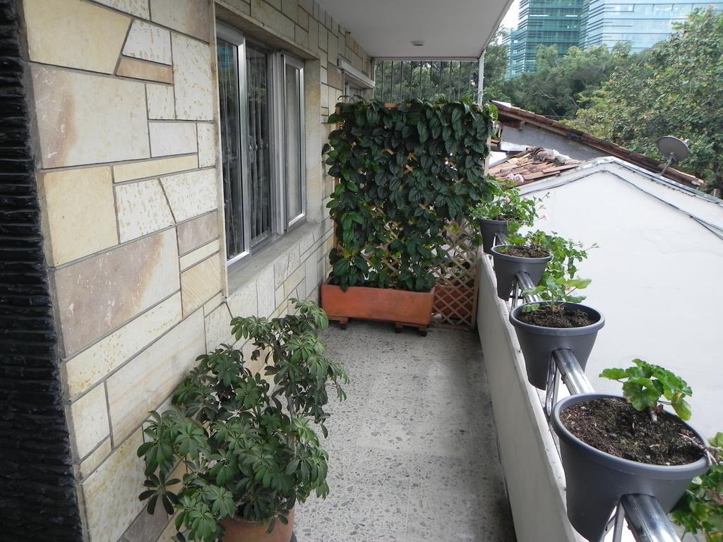 Hostal Tamarindo Inn Medellin Bagian luar foto