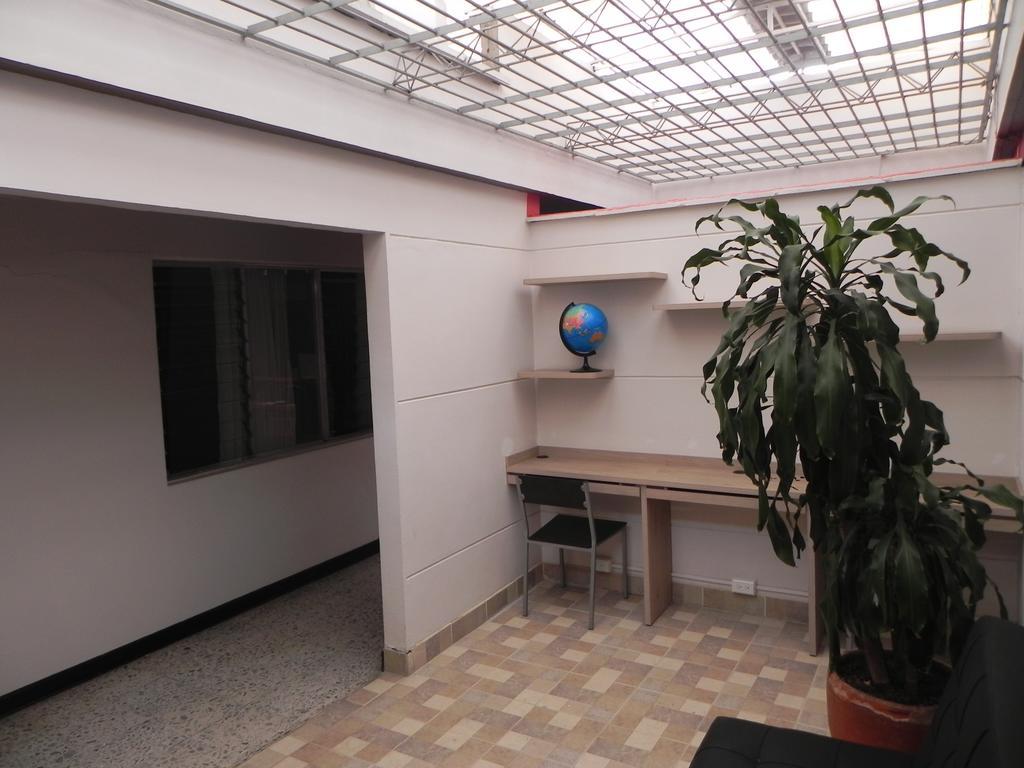 Hostal Tamarindo Inn Medellin Bagian luar foto