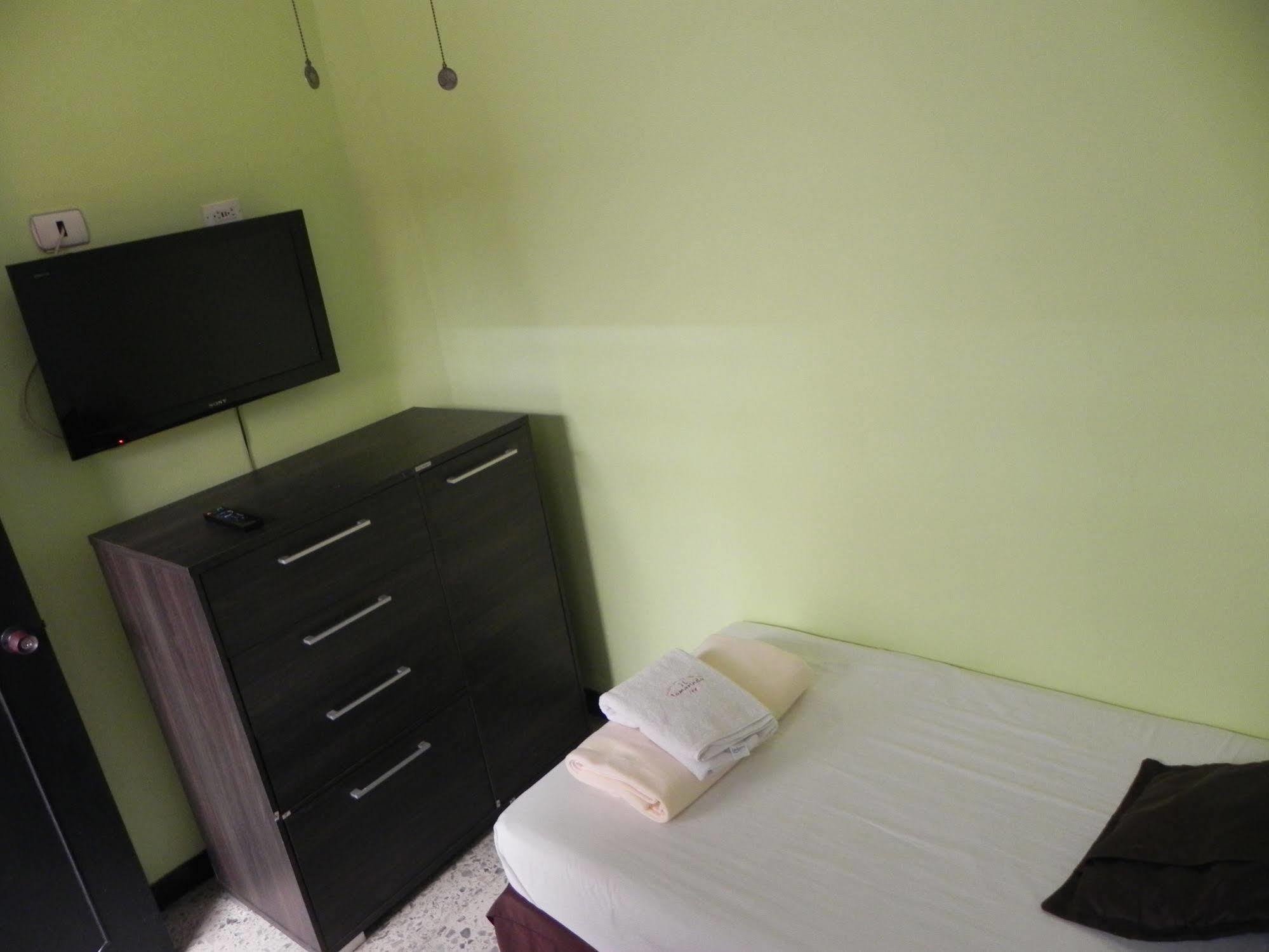 Hostal Tamarindo Inn Medellin Bagian luar foto