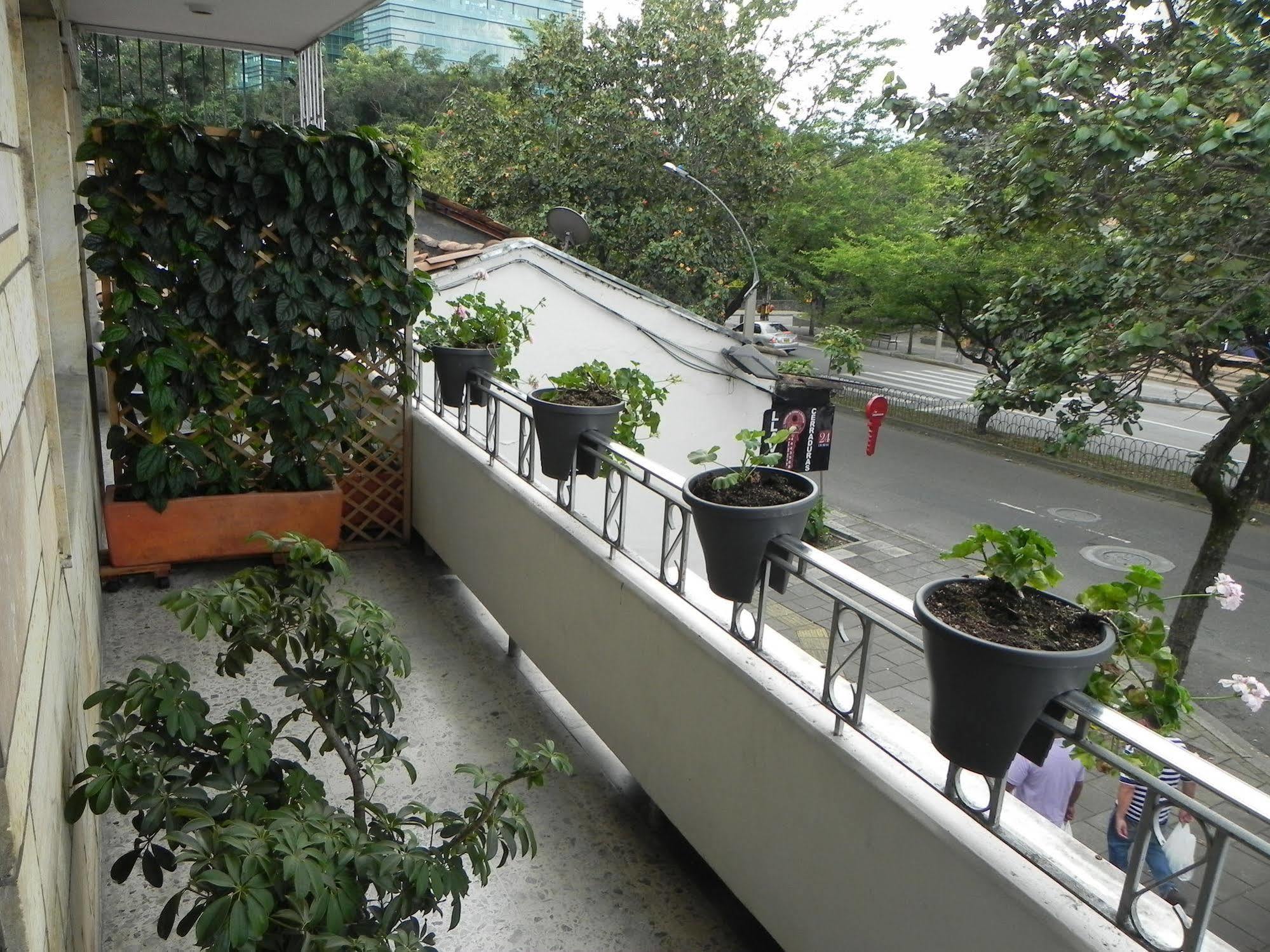 Hostal Tamarindo Inn Medellin Bagian luar foto