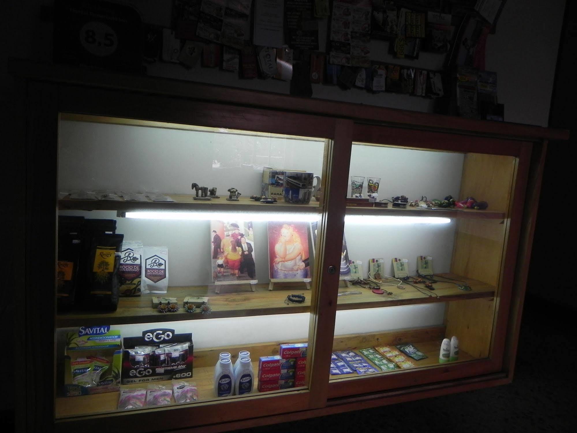Hostal Tamarindo Inn Medellin Bagian luar foto